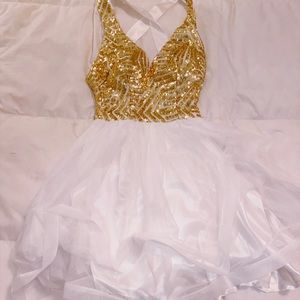 **MAKE OFFER** NWT WHITE/GOLD PAGEANT/PROM GOWN SIZE 0